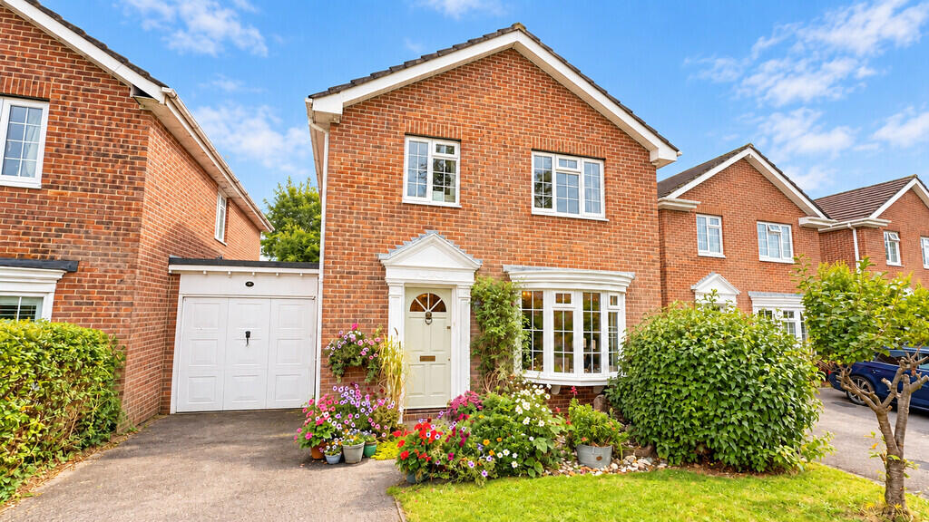 Main image of property: Selborne Close, Petersfield, Hampshire
