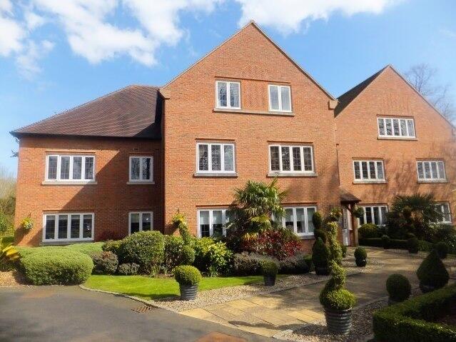 Main image of property: 40 Four Oaks Road, Four Oaks, Sutton Coldfield, B74