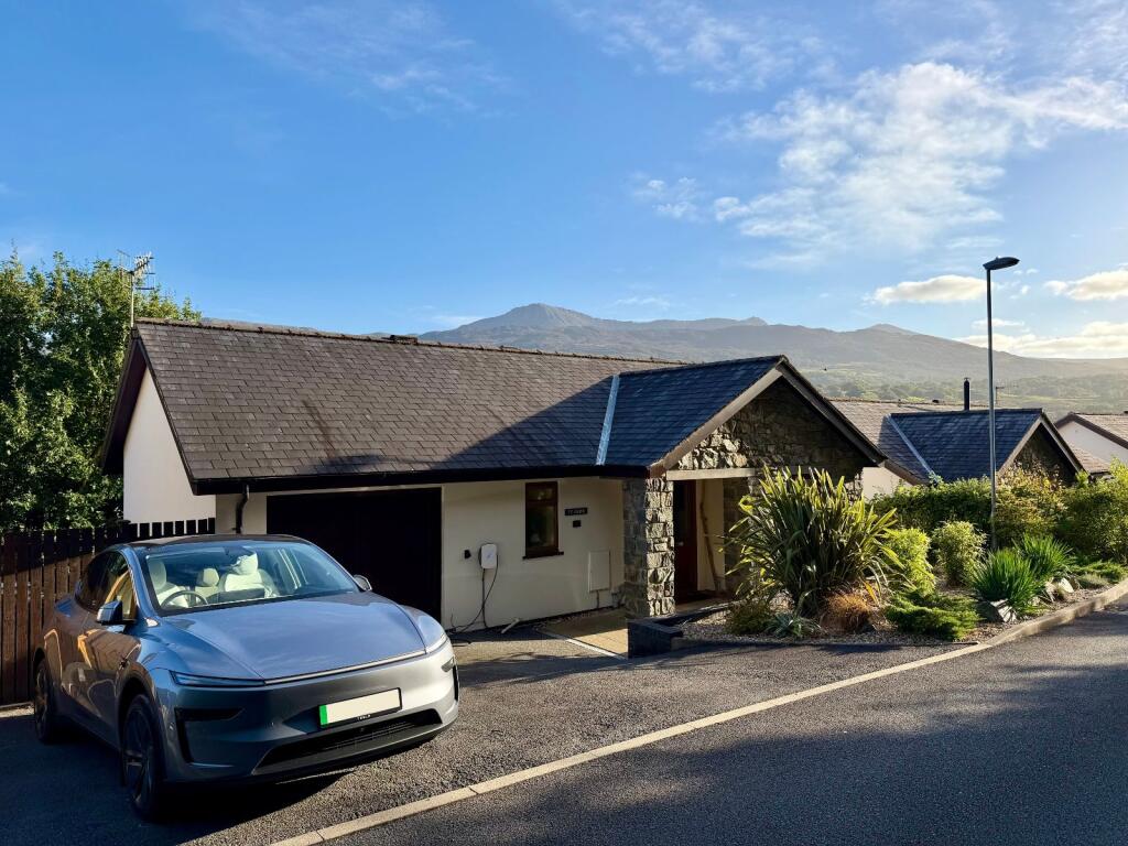 Main image of property: 7 Coed Y Bryn, Dolgellau LL40 2AX