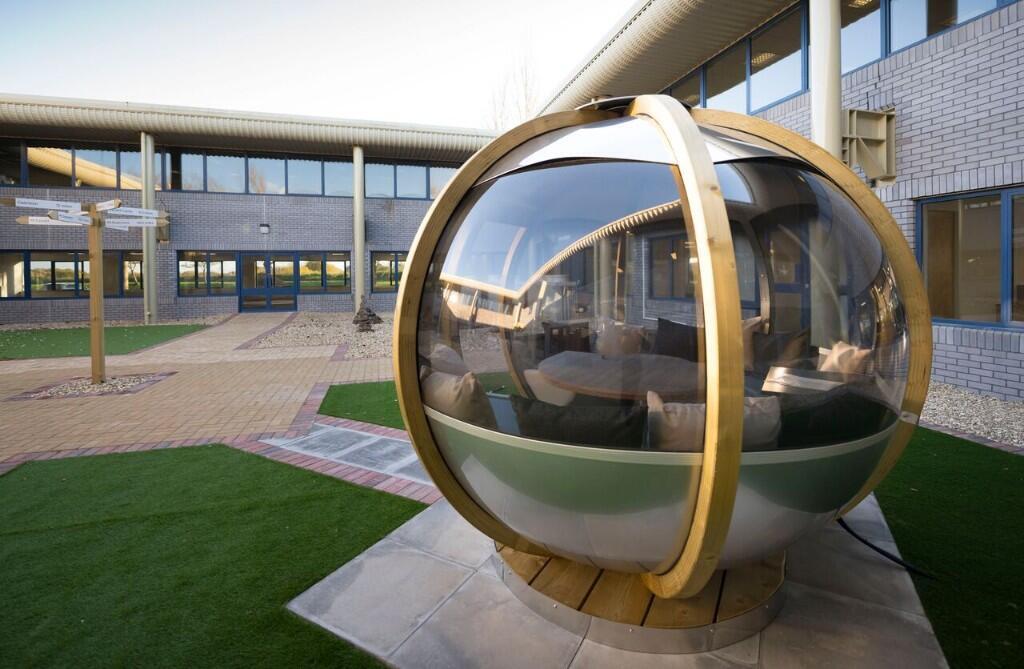 External meeting pod
