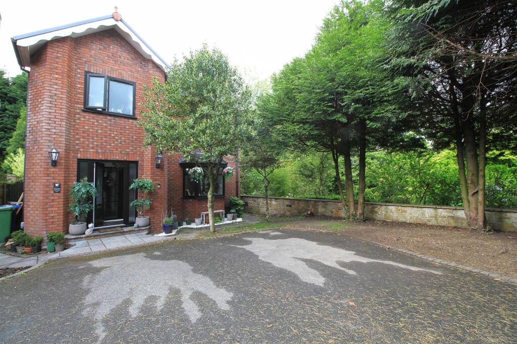 Main image of property: Stockport Road, Hyde
