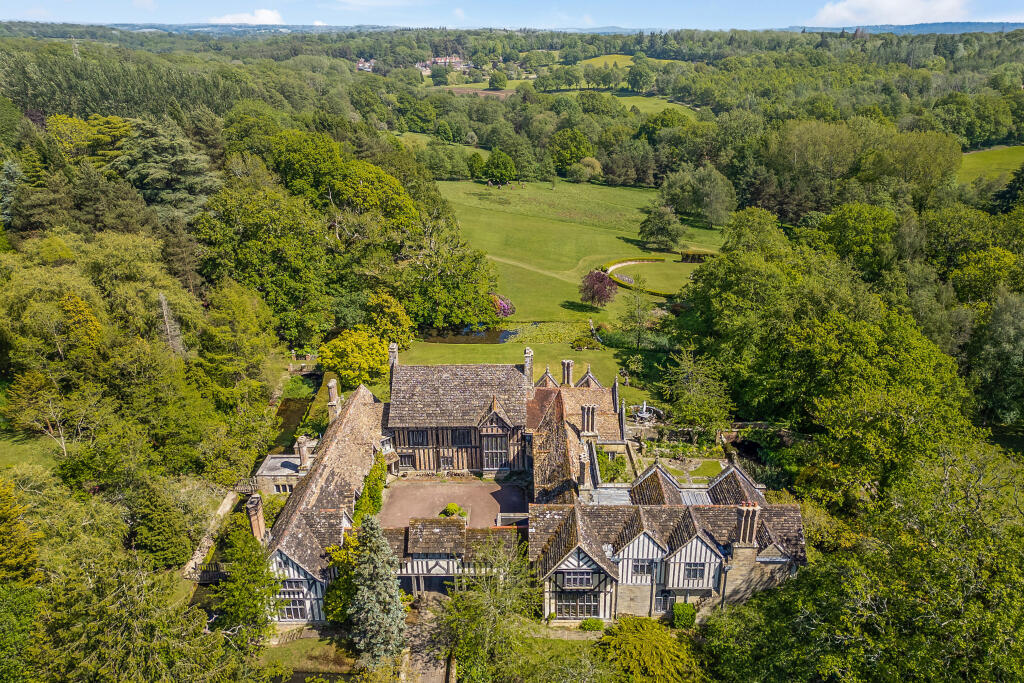 Main image of property: Hollow Lane, Dormansland, East Grinstead, Surrey, RH19