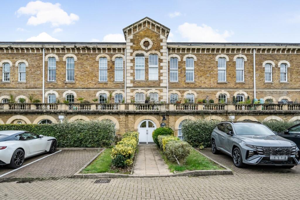 Main image of property: Royal Drive, London, N11