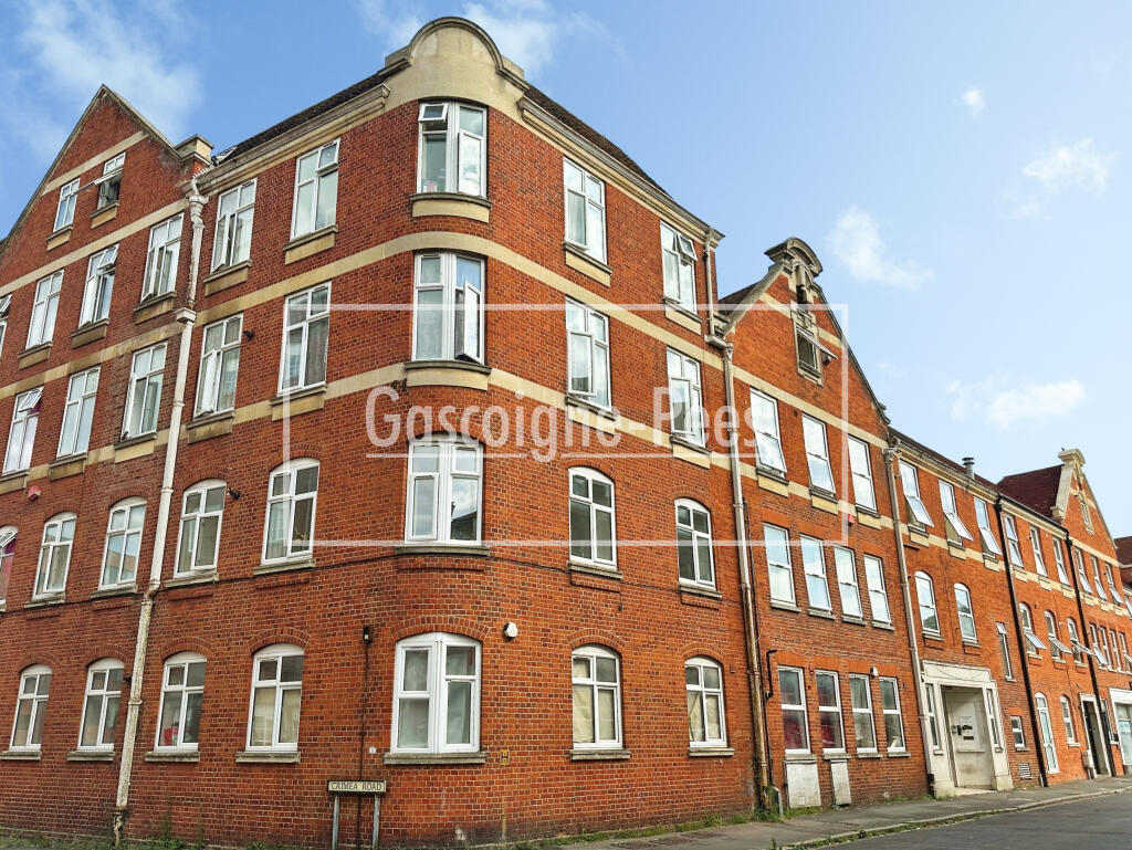 Main image of property: Aldershot GU11