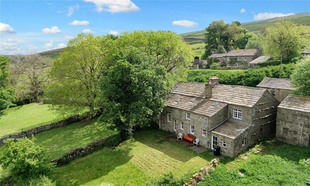 Main image of property: Under The Hill, Stalling Busk