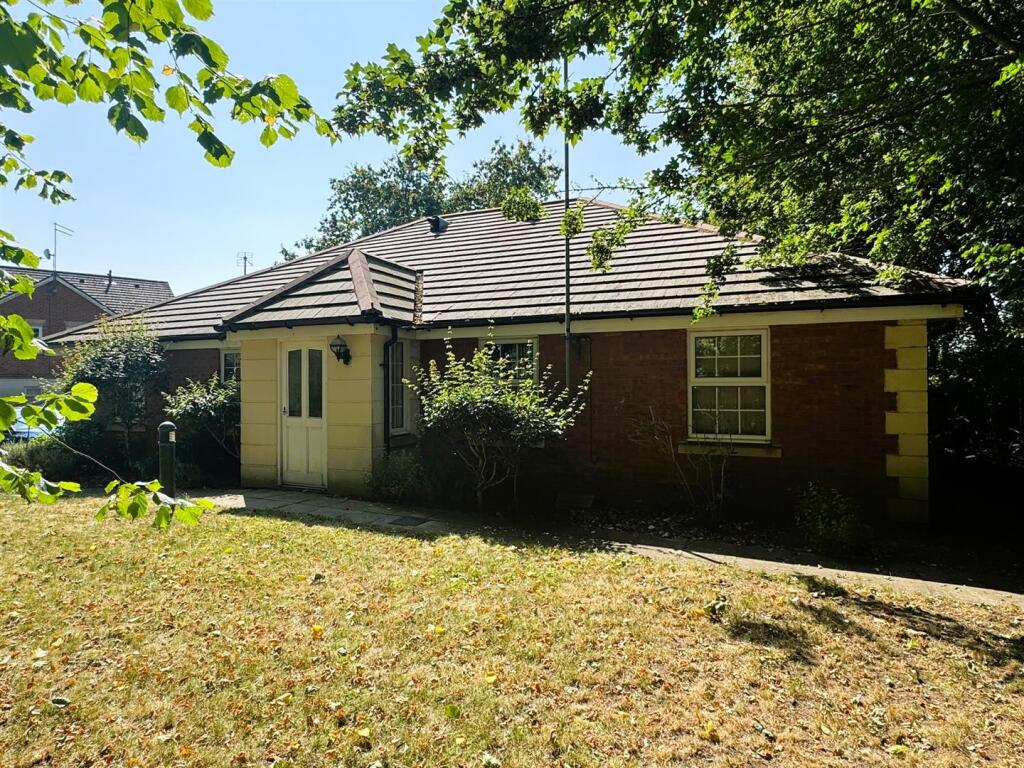 Main image of property: Robin Close, Brough