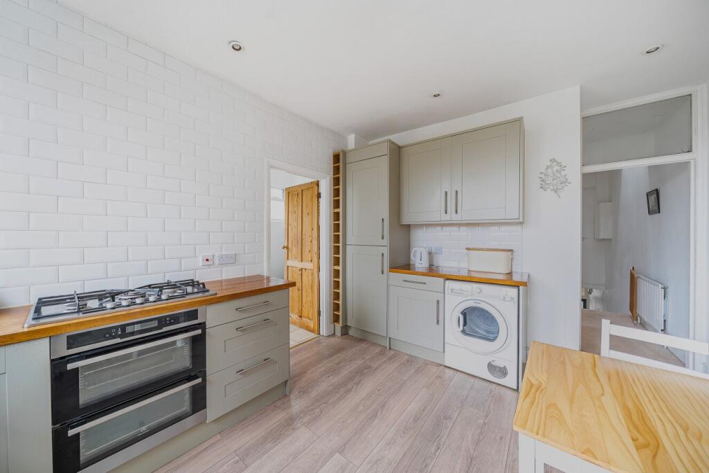 Main image of property: Salterford Road, London, SW17