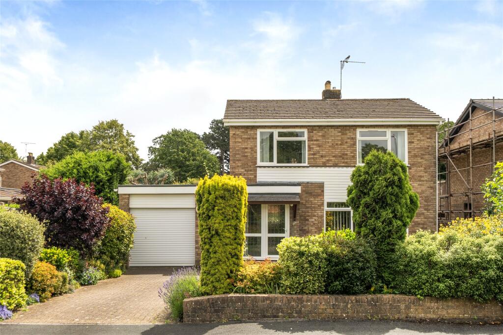 Main image of property: Fenbrook Close, Hambrook, Bristol, South Gloucestershire, BS16
