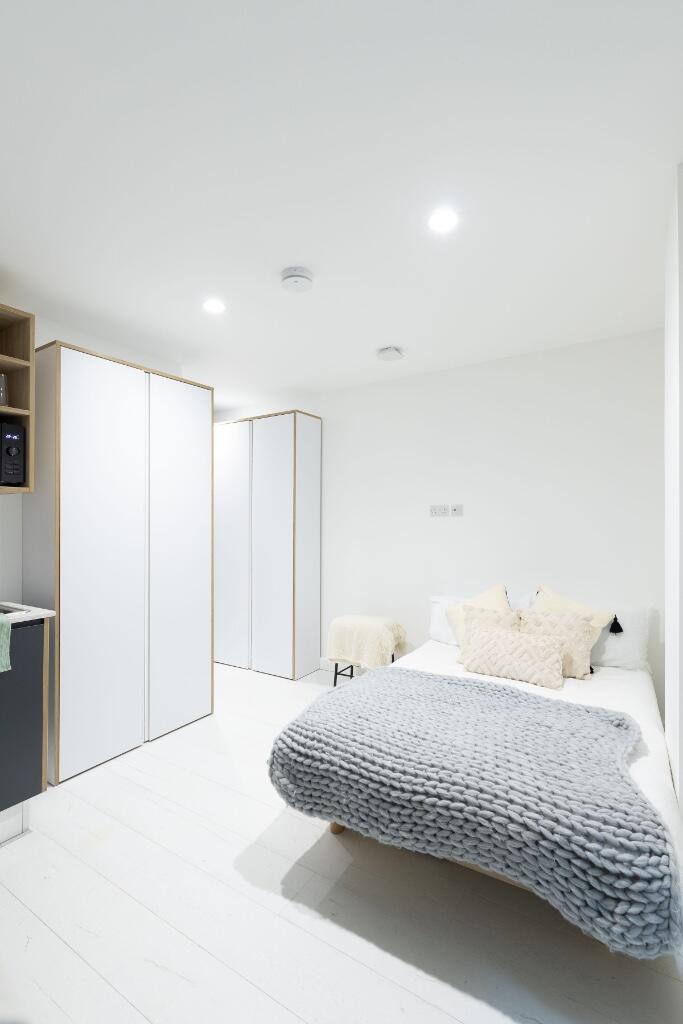 Main image of property: Commercial Road, London, E14