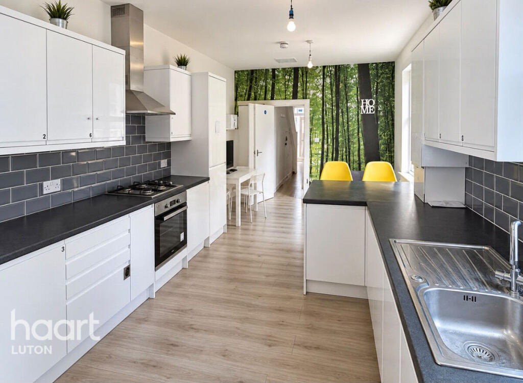 Main image of property: Avondale Road, Luton