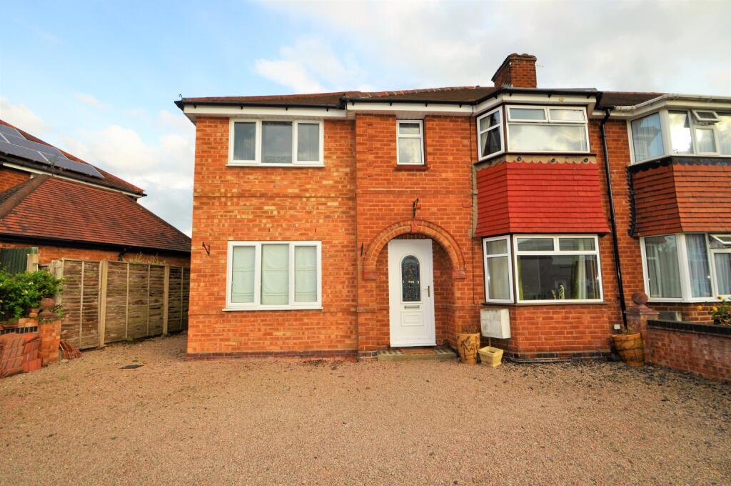 Main image of property: Available NOW - 6 Rooms Windsor Avenue