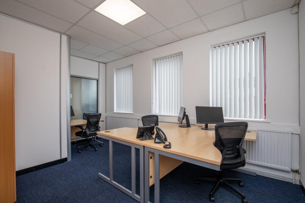 Ground floor office 3-4 people