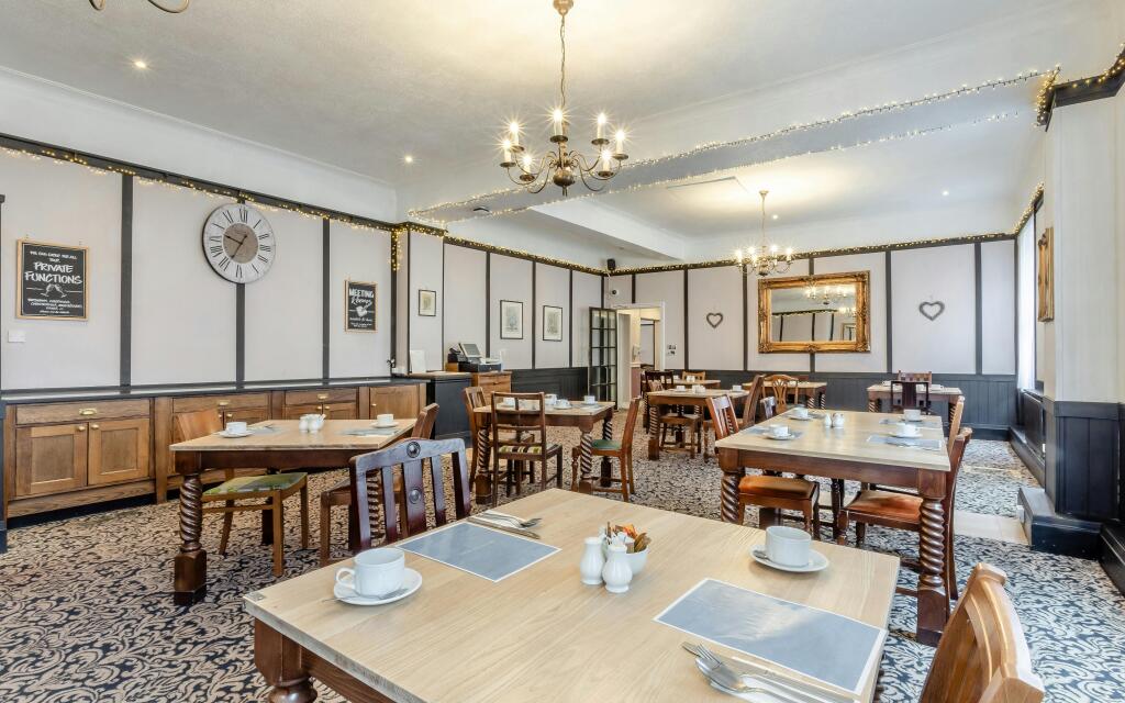 8685240-interior41.jpg