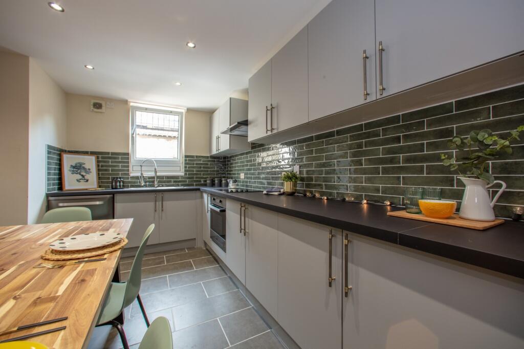 Main image of property: 20 Chestnut Avenue, Hyde Park, Leeds, LS6 1BA