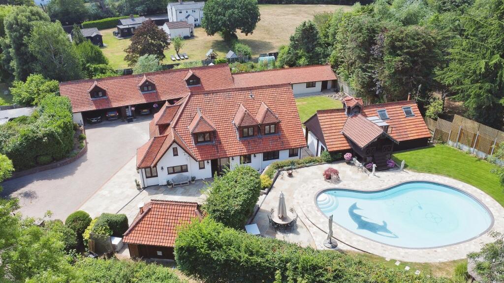 Main image of property: Ashwells Road, Pilgrims Hatch, Brentwood