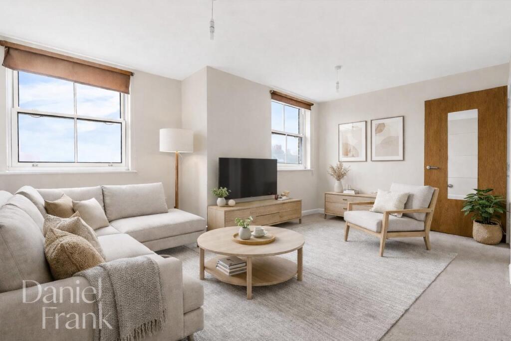 Main image of property: Hemnall Street, Epping