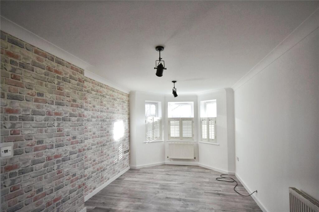 Main image of property: Stoneleigh Court, Reading, Berkshire, RG7