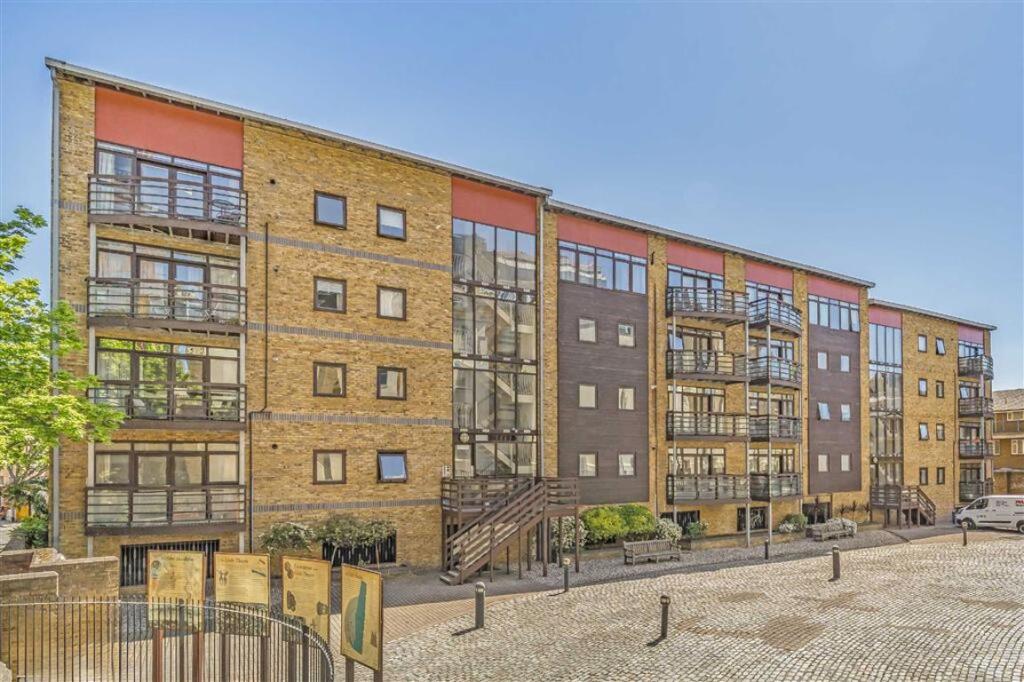 Main image of property: Park Street, London Bridge