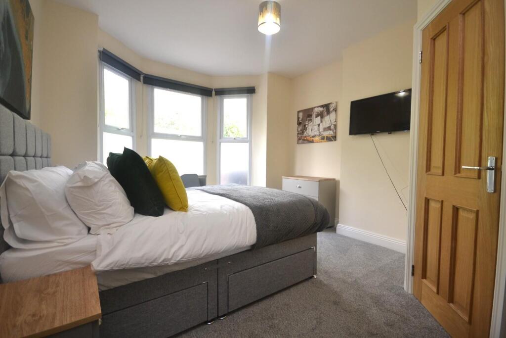 Main image of property: Palmer Park Avenue, Reading, Berkshire