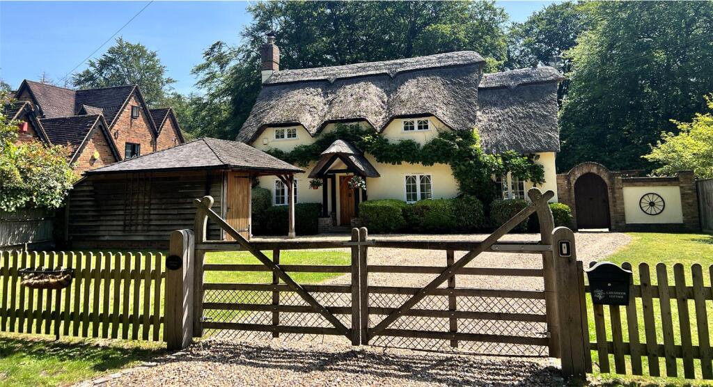 Main image of property: Common Lane, Burnham, Buckinghamshire, SL1