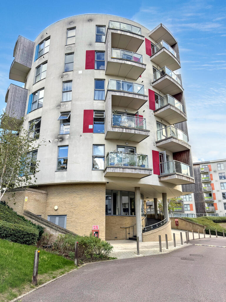 Main image of property: 128 Glenalmond Avenue, Cambridge, Cambridgeshire CB2 8DD