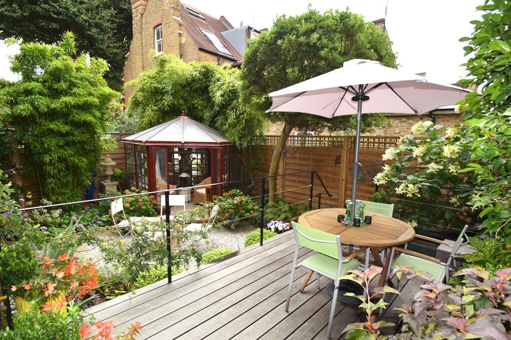 Main image of property: Chiswick W4