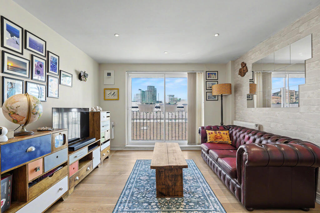 Main image of property: Settlers Court, Docklands E14