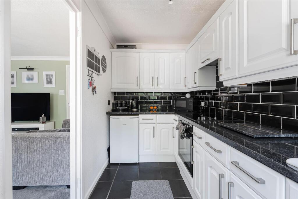 Main image of property: Hopeswood, Greatham, Liss
