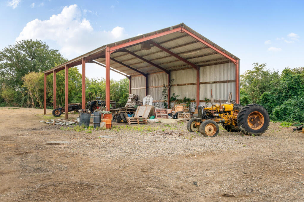 Main image of property: Land With Yard and Barn Lying To The East Of Cumnor Road, Filchampstead, Oxford