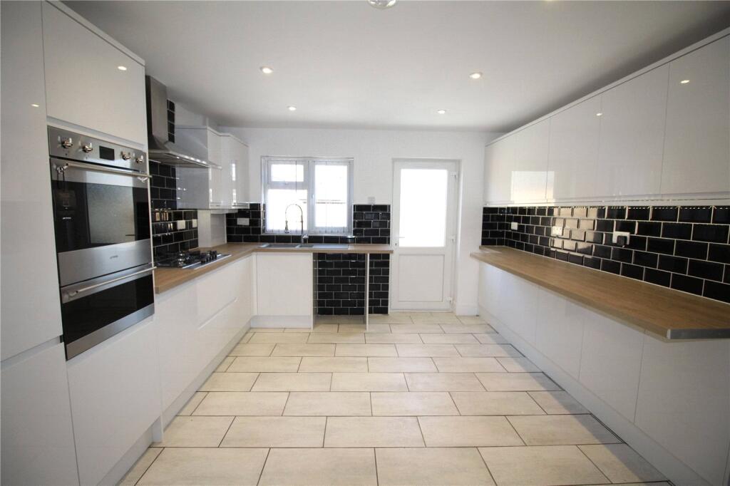 Main image of property: Applewood Grove, Waterlooville, Hampshire, PO7