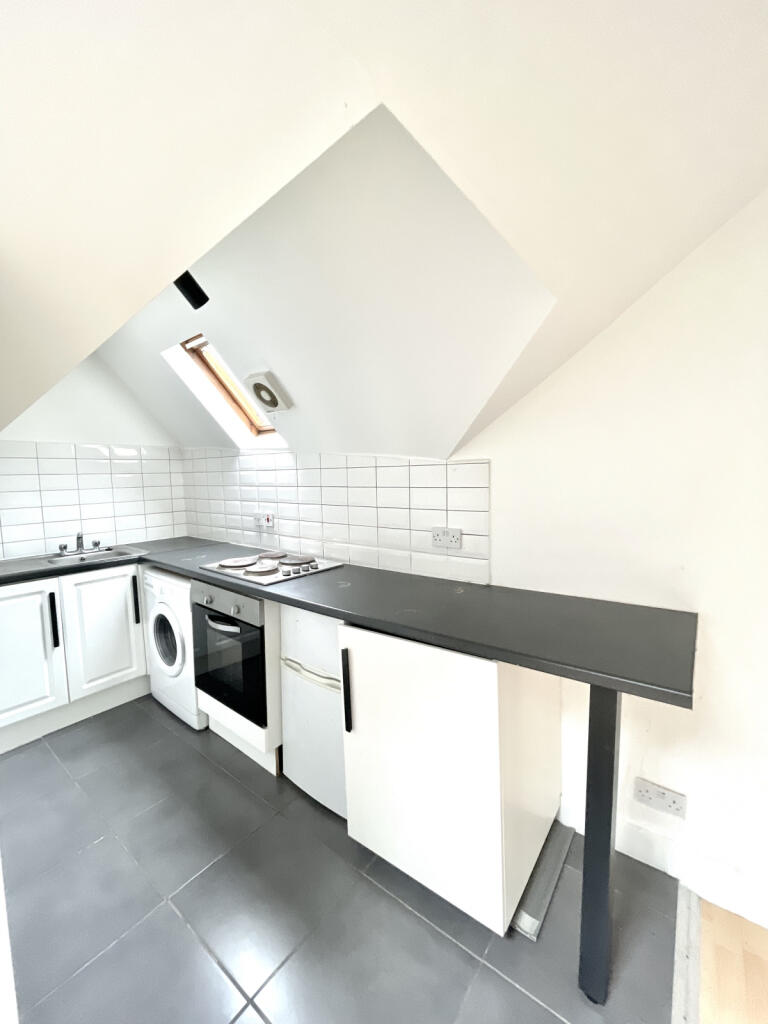 Main image of property: Green Lanes, N13