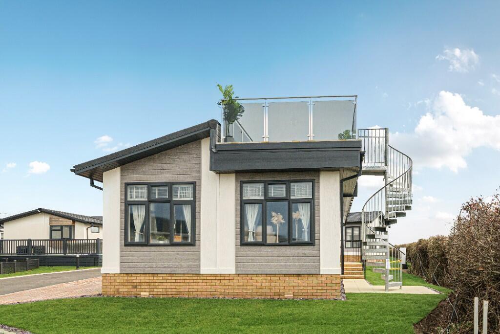 Main image of property: New Lane,
Milford-on-Sea, Lymington,
Hampshire,
SO41 0UQ