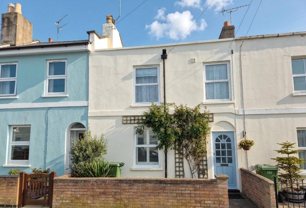 Main image of property: Naunton Crescent, Leckhampton, Cheltenham, Gloucestershire, GL53