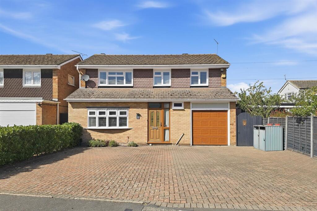 Main image of property: Chiltern Close, Goffs Oak
