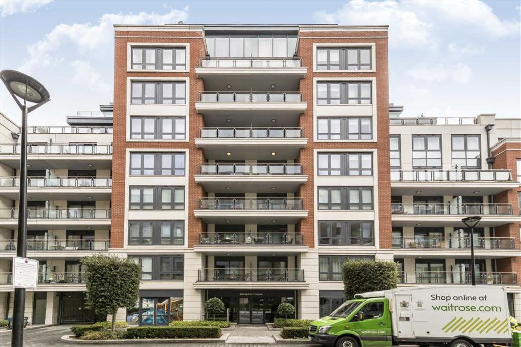 Main image of property: Park Street, Fulham