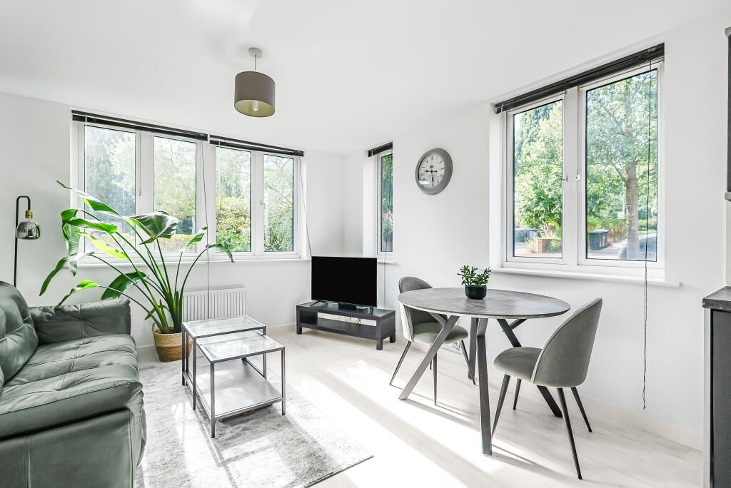 Main image of property: Broadwater Road, Welwyn Garden City, Welwyn Garden City, AL7