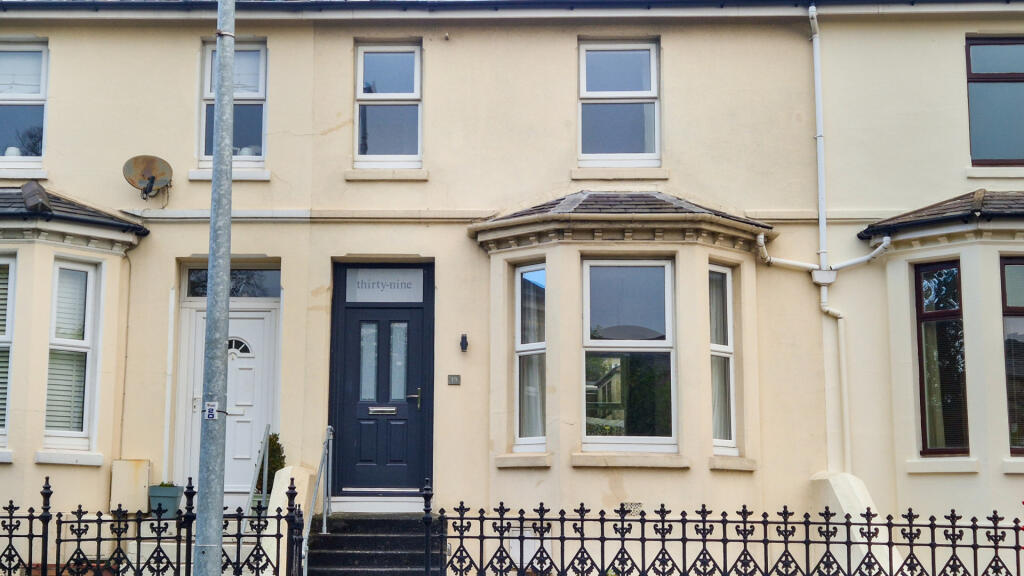 Main image of property: 39 Governors Road, Onchan, IM3 1AY