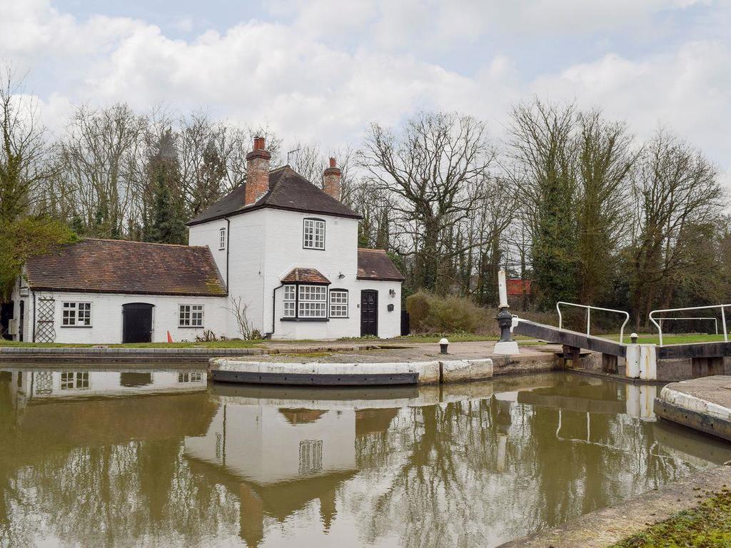 Main image of property: Hatton Bottom Lock, Warwick