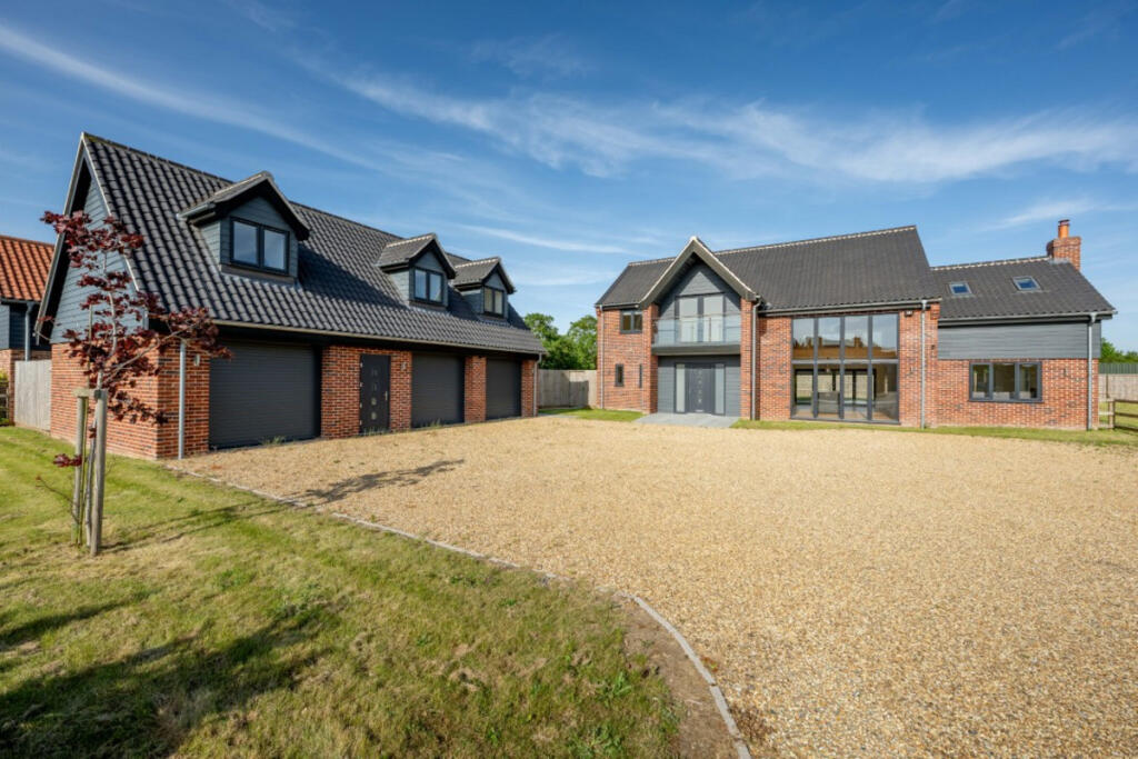 Main image of property: An Elegant Country Retreat with Exceptional Space