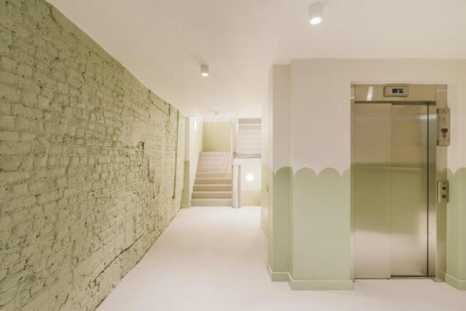241220 18 Clerkenwell Close100.JPG