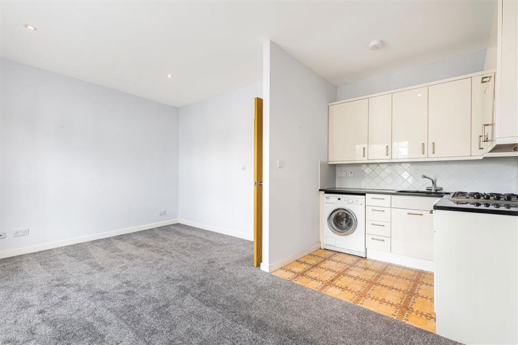 Main image of property: Castelnau, Barnes