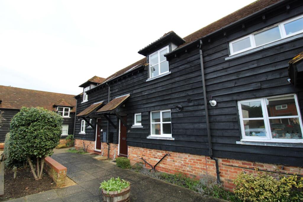 Main image of property: Barncroft, Farnham, GU9 8RU
