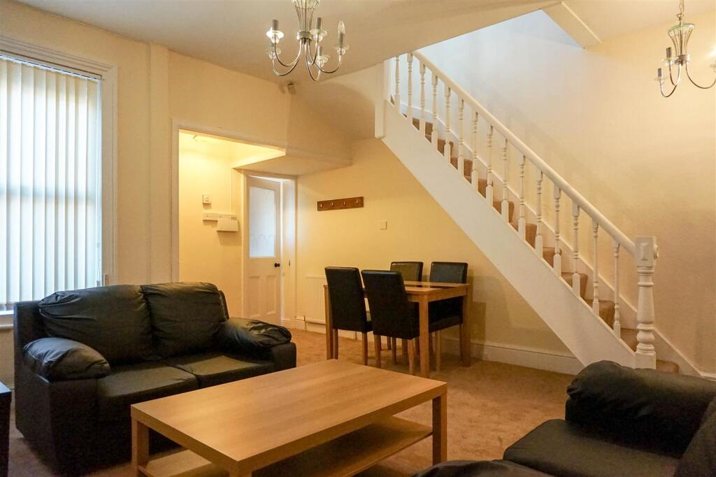 Main image of property: Flat 376 Kirkstall Road, Leeds