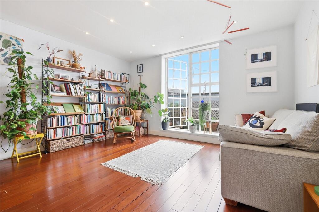 Main image of property: Tamarind Court, 18 Gainsford Street, London, SE1