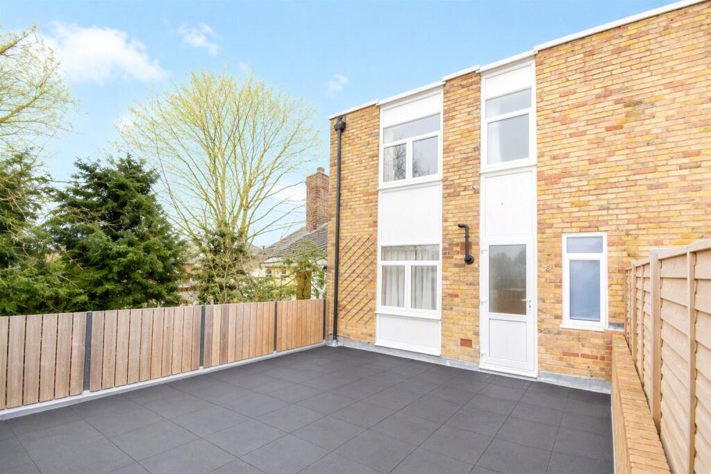 Main image of property: Grand Parade, Station Road, Hook, RG27
