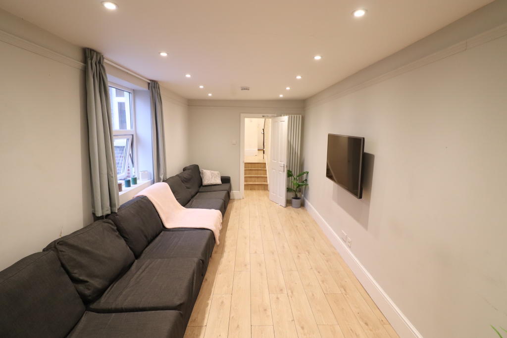 Main image of property: Victoria Road South