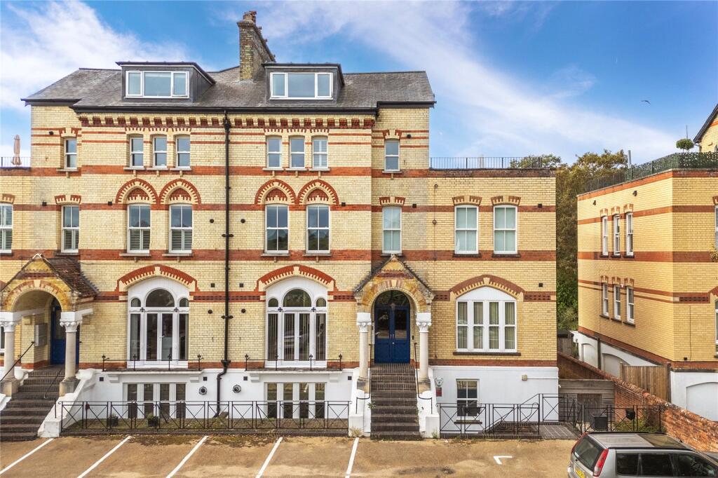 Main image of property: Cedar Court, 9-11 Fairmile, Henley-on-Thames, Oxfordshire, RG9