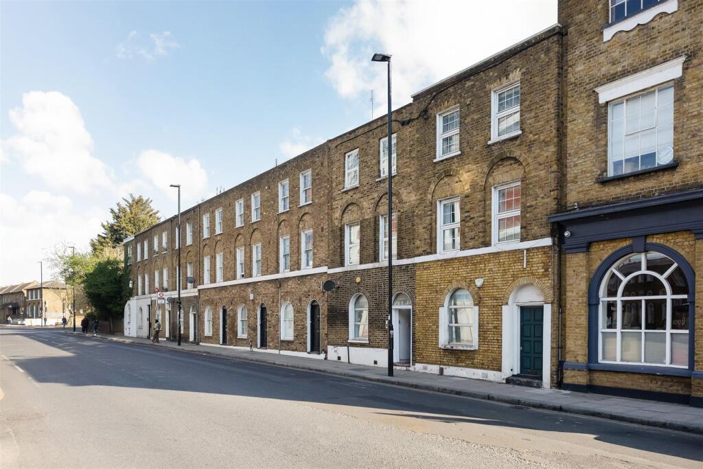 Main image of property: Ground Floor Flat, 212 New North Road, N1 7BJ
