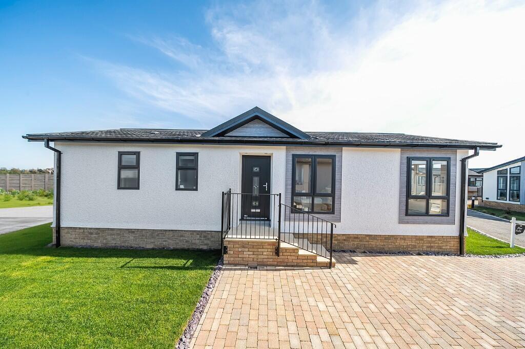 Main image of property: New Lane,
Milford-on-Sea, Lymington,
Hampshire,
SO41 0UQ