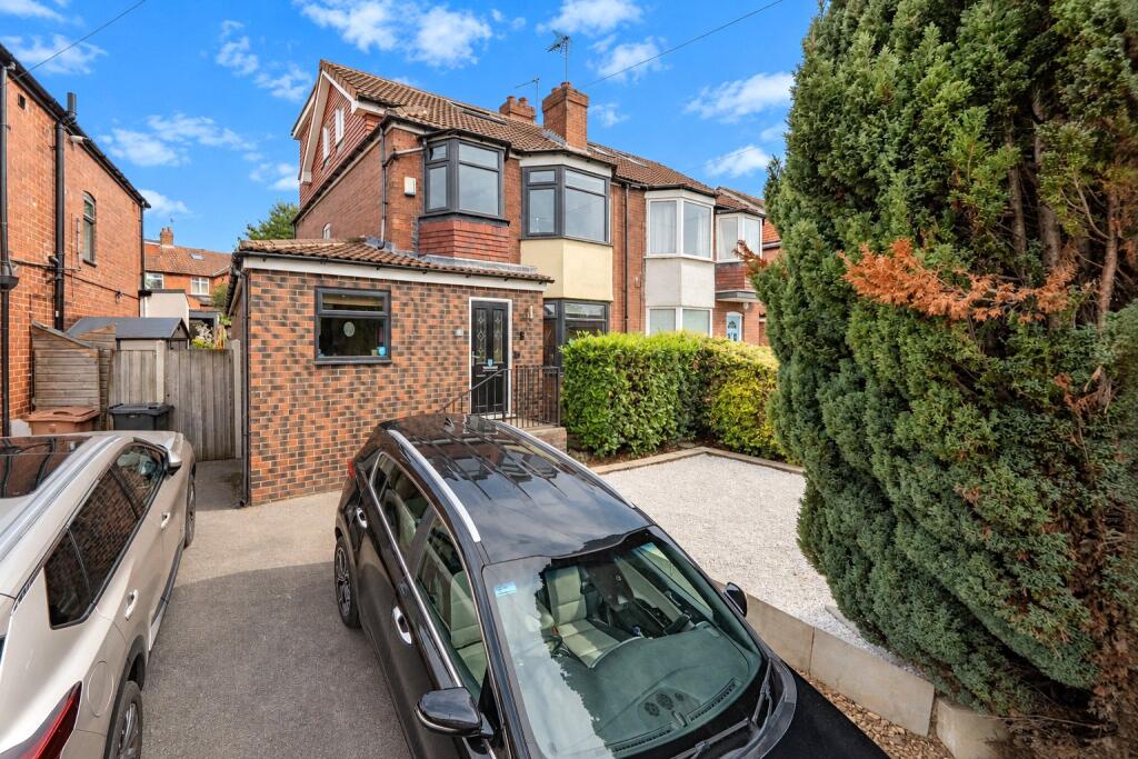 Main image of property: Gledhow Park Grove, Chapel Allerton, Leeds